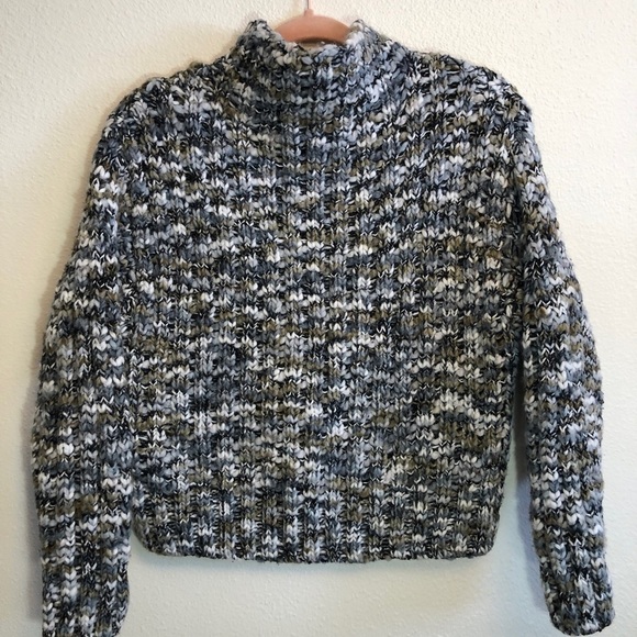 Black Tape Women's Cable Knit Sweater Could fit medium - Picture 6 of 8